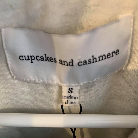 Cupcakes and Cashmere Jacket - Picture 2 of 2